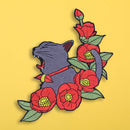 和柄刺繍ワッペン‐黒猫に椿（わがらししゅうわっぺん‐くろねこにつばき）