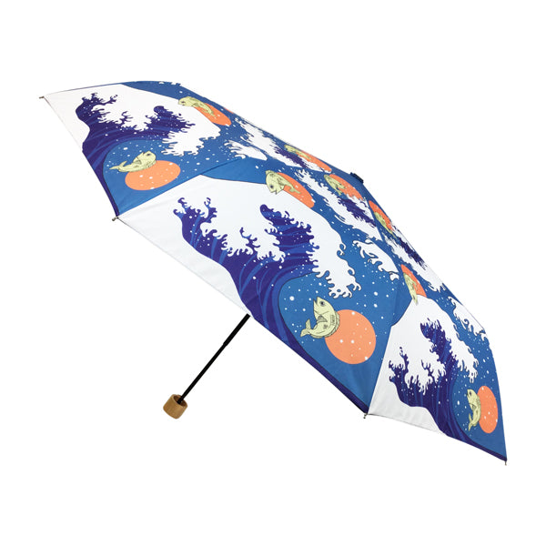 和柄テキスタイル 三つ折り畳み傘‐波に鯛（わがらてきすたいる みつ折りたたみ傘-なみにたい）